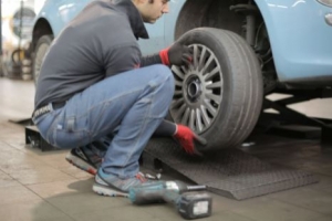 Position available: TYRE TECHNICIAN AND WHEEL ALIGNER or Apprentice Job, Maroochydore